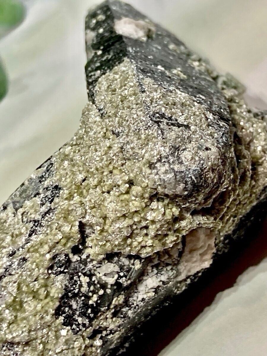守護石✨　モリオン　黒水晶　金雲母共生　原石　ラフストーン　クラスター 守護石✨ モリオン 黒水晶 金雲母共生 原石 ラフストーン