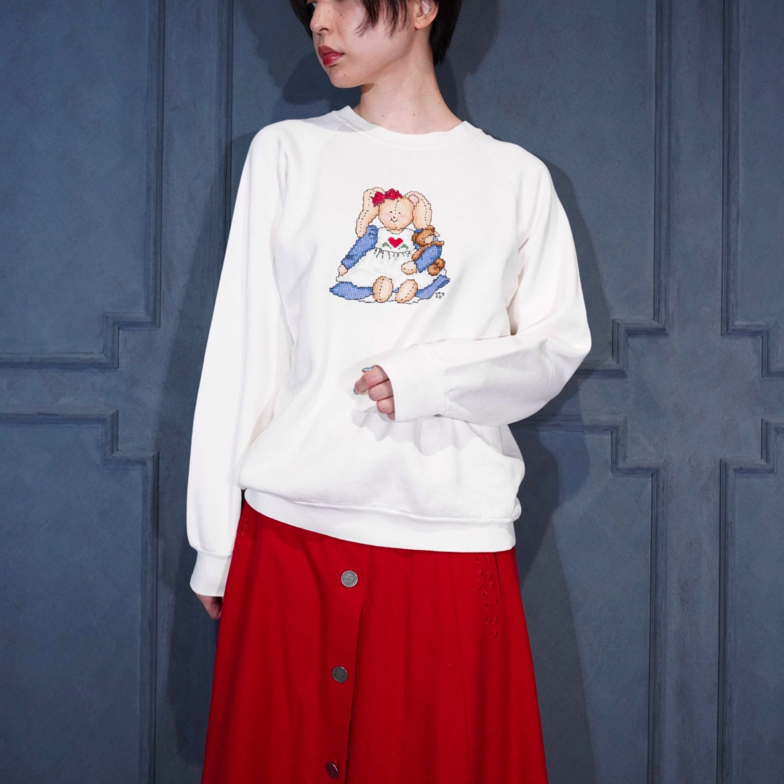 90’s USA VINTAGE RABBIT-TEDDY BEAR DOLLS EMBROIDERY CROSS STITCH DESIGN SWEAT SHIRT|90年代アメリカ古着うさぎとテディベア人形クロスステッチ刺繍デザインスウェット