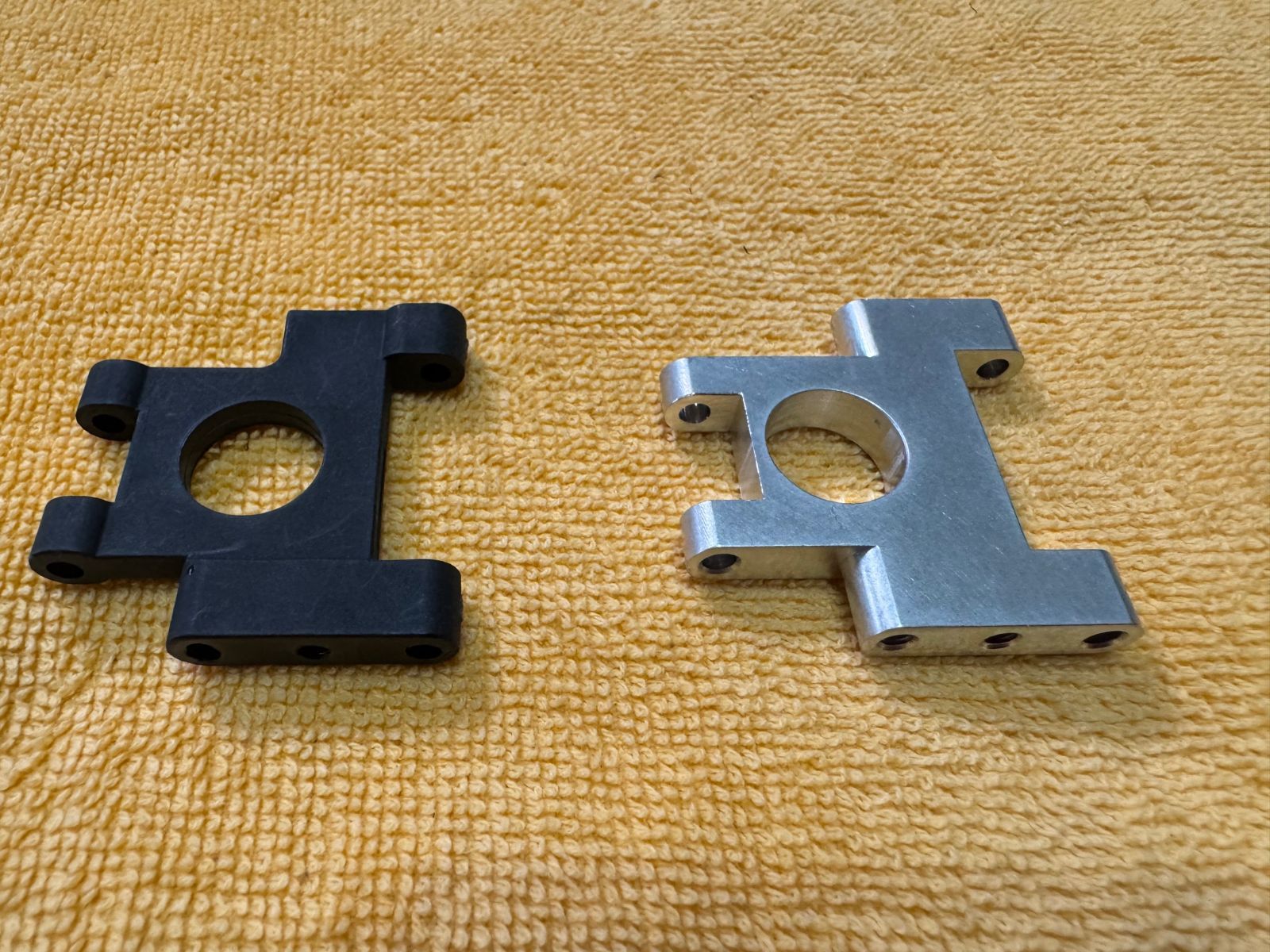 ヨコモ YZ-834B ワンダードッグファイター フロント用アルミロアサスアーム 1台分2枚セット