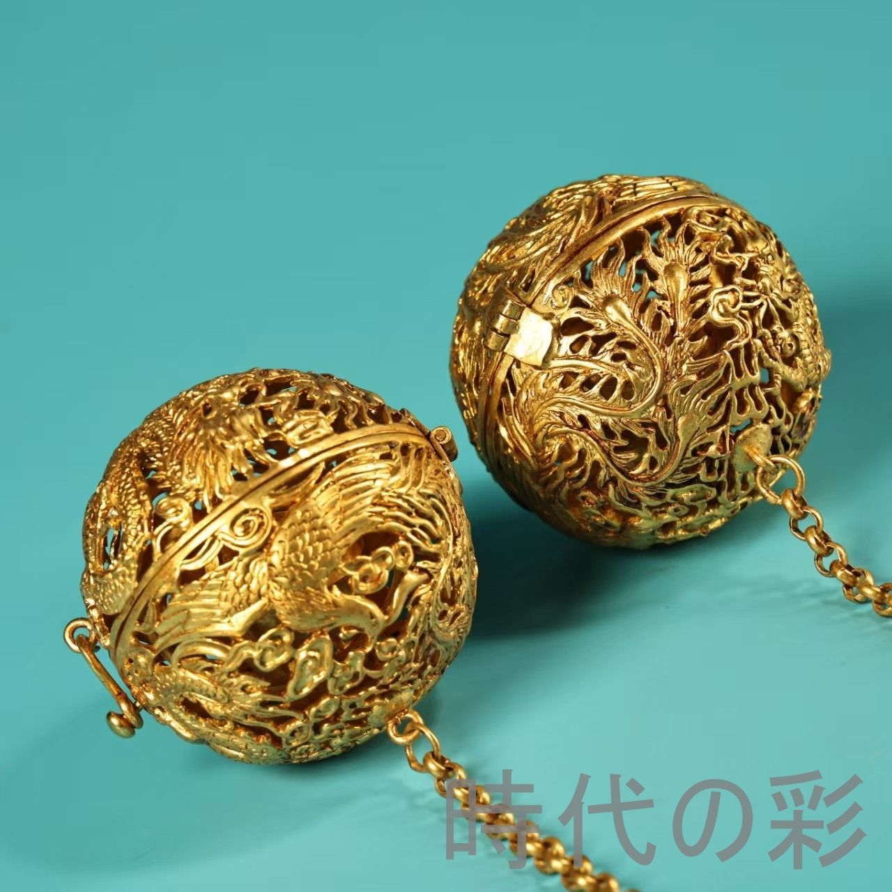 中国古美術 旧蔵 純銅高浮彫描金 鎖空香袋香盒球 一対 高浮彫 清代 銅器 古玩 唐物 中国古 時代物 香盒 R07100145