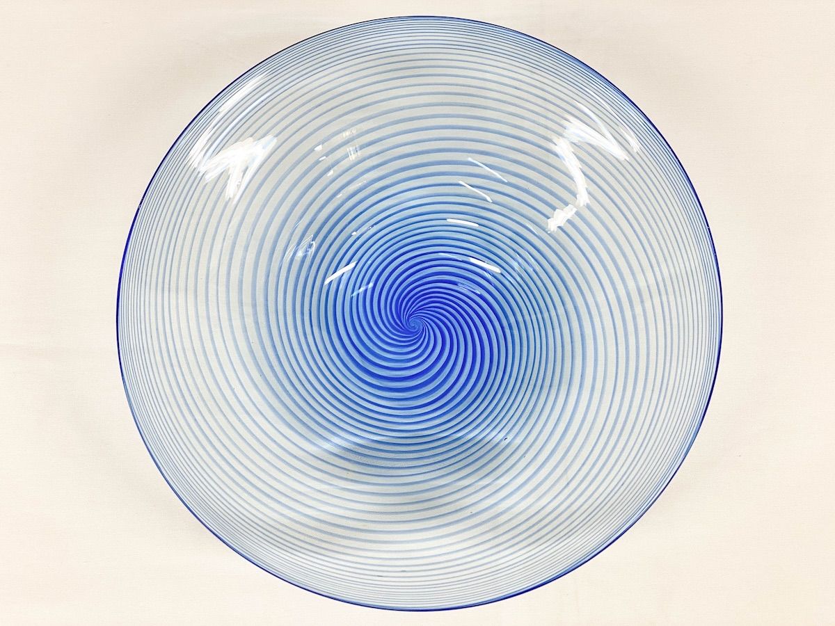 KK196 津軽びいどろ ガラス製 水盤 渦巻き ブルー 直径約35.5cm 重さ2.4kg ハンドメイド 伝統工芸 フラワーベース 華道 インテリア 置物