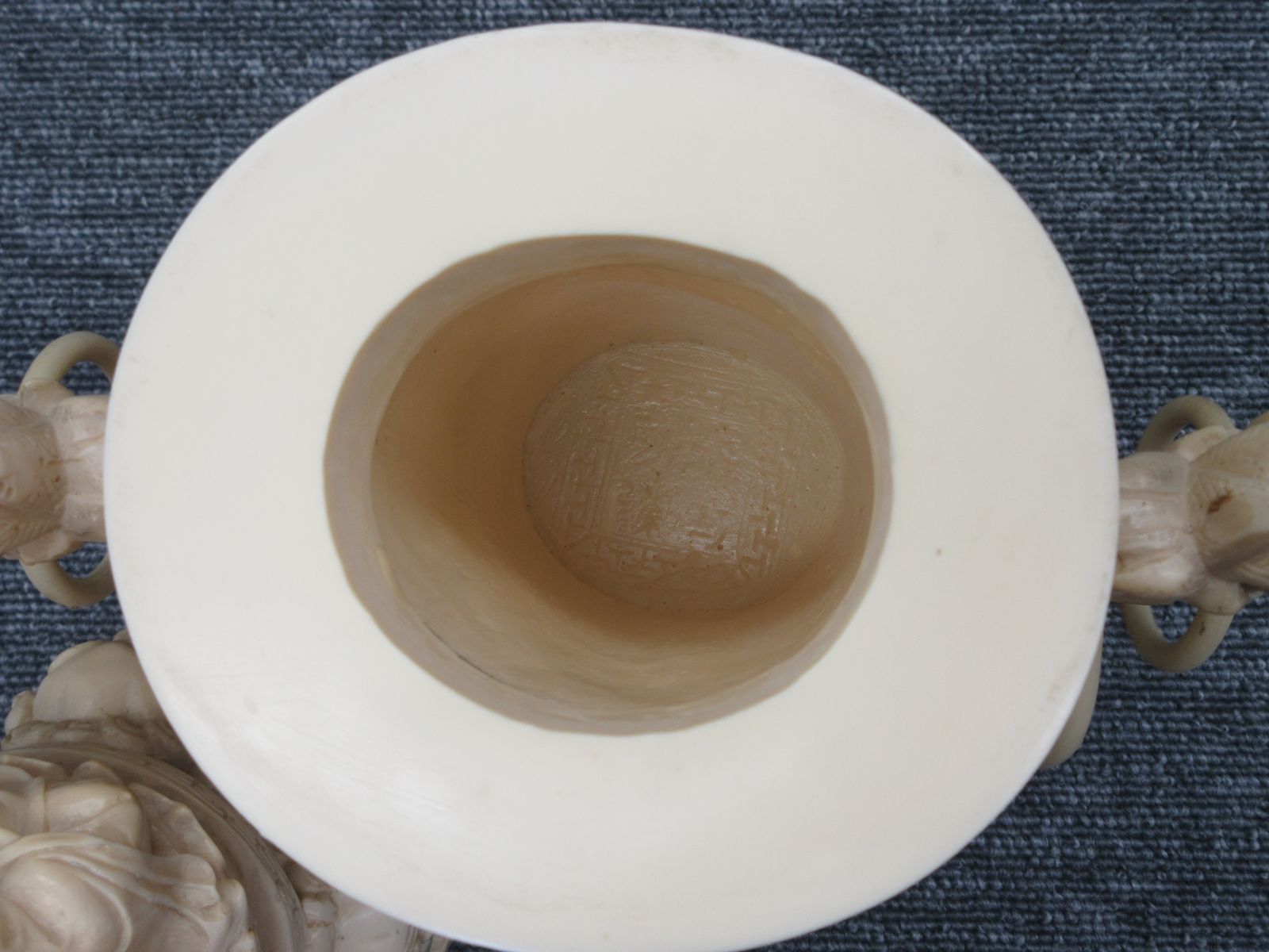 中国美術 象牙風彫刻香炉 頭頂千手観音大仏香炉 置物アンティーク 骨董品