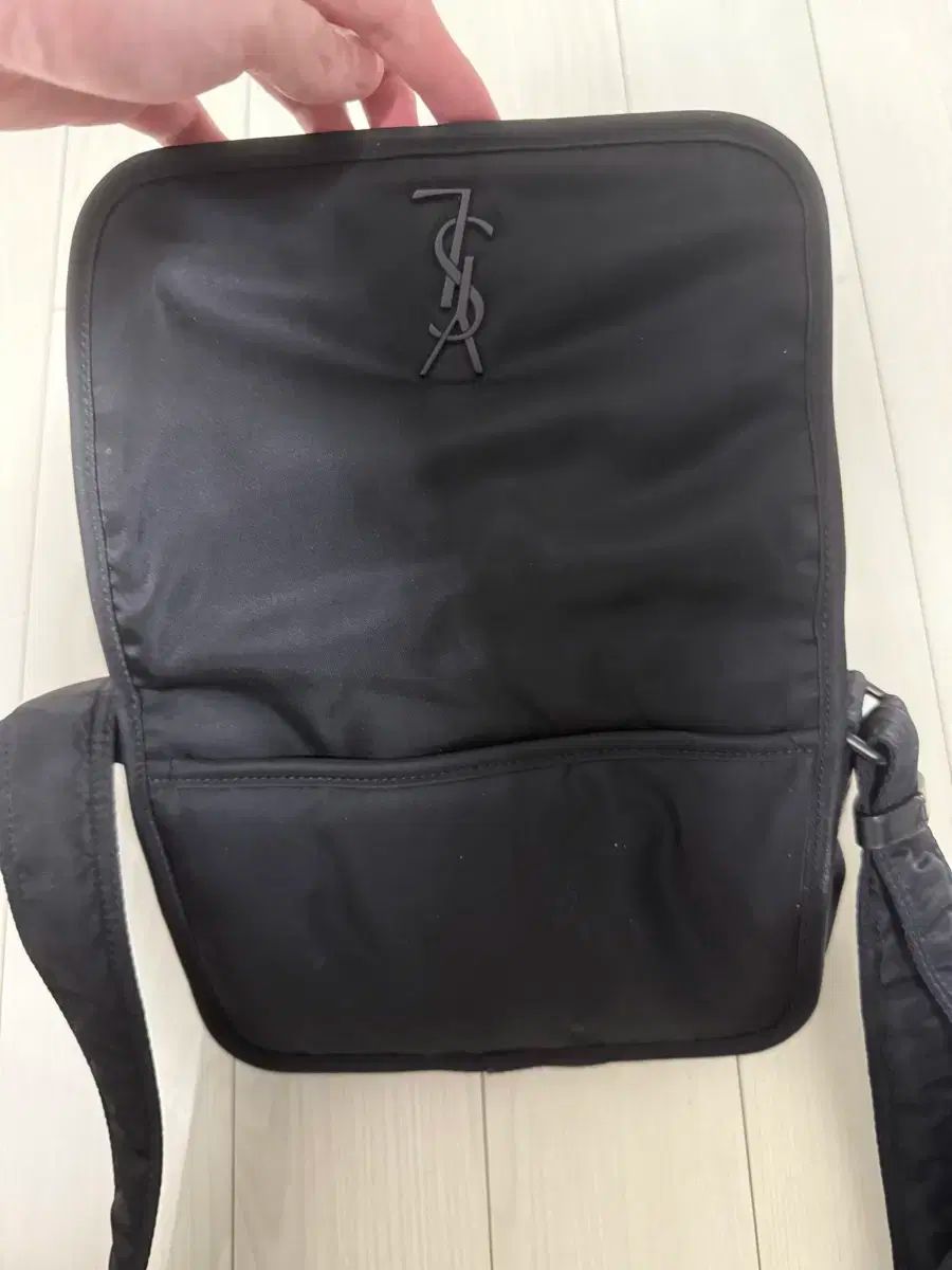 【SAINT LAURENT】国内発送 ニキ スモールメッセンジャー ボディ Saint Laurent(サンローラン) ニキ スモール メッセンジャー