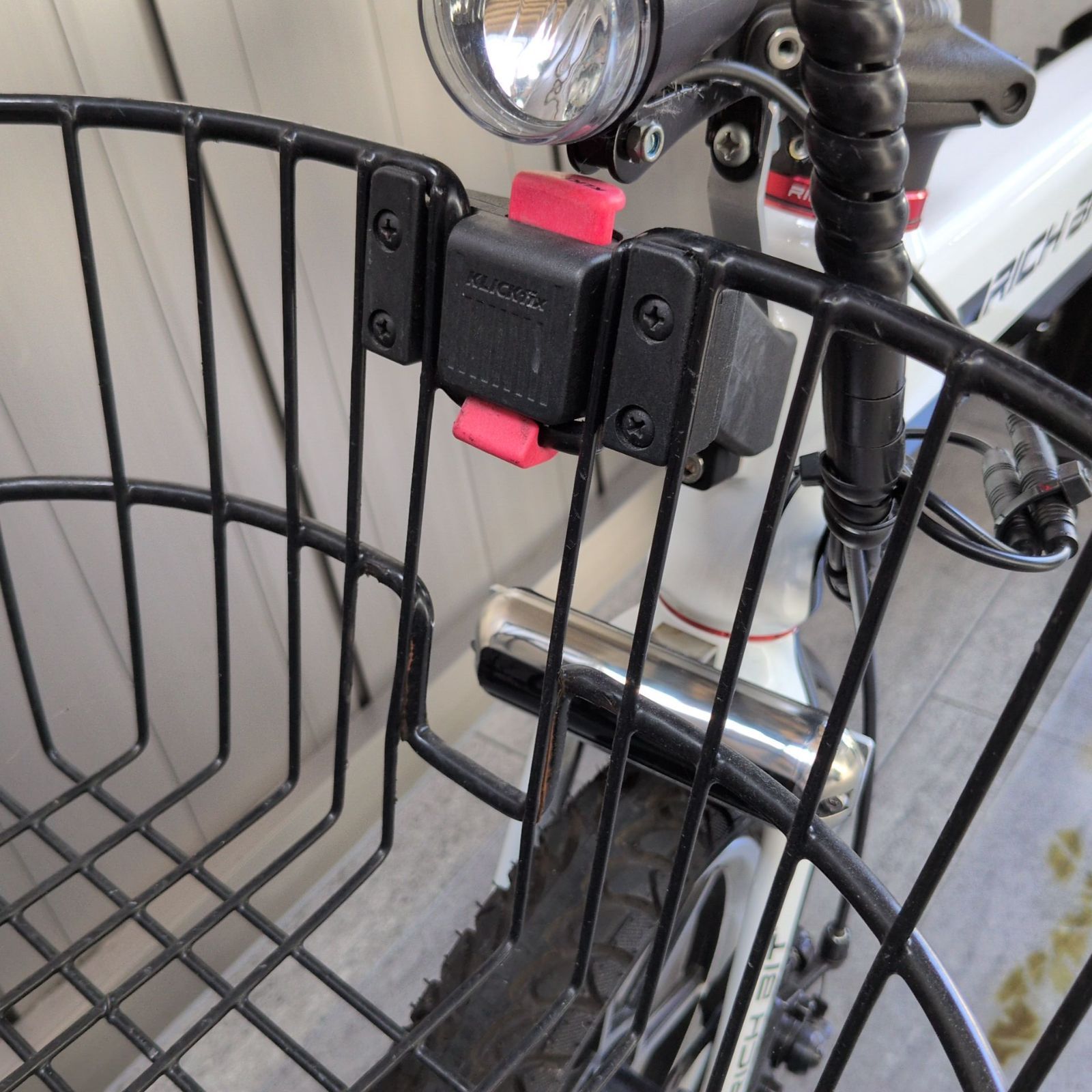 電動アシスト自転車 前方バスケット付き
大阪府南から和歌山北部限定、引取可 電動アシスト自転車 前後バスケット付き （ぽれ様専用 前後