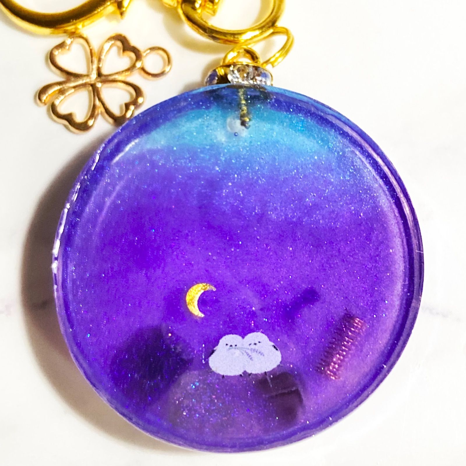 RUKURUKU/雪国のシマエナガ　蓄光　オルゴナイトキーホルダー レジン🍀シマエナガキーホルダー🍀オルゴナイト🍀蓄光🍀 - メルカリ