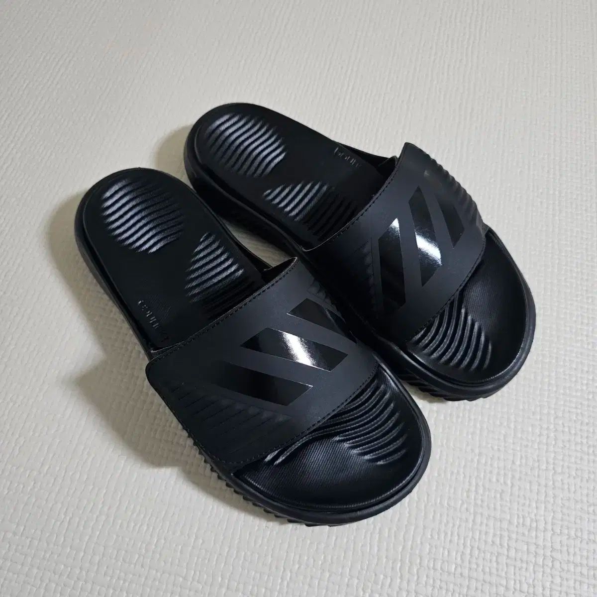 ＃ adidas アディダス スリッパ 235