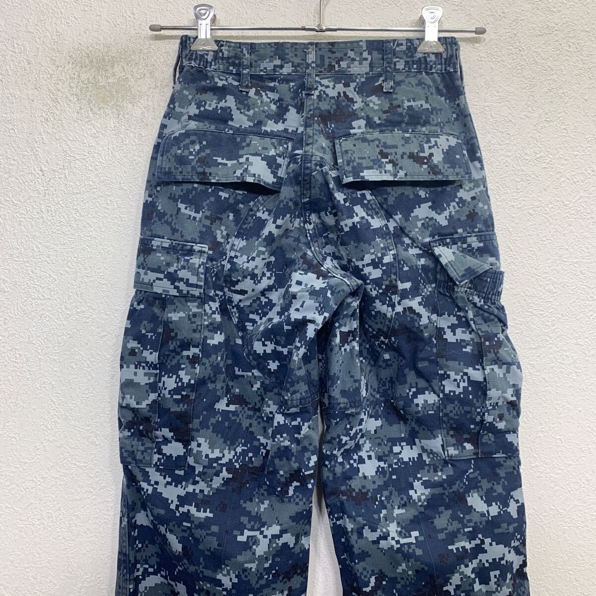 ミリタリーパンツ XS ブルー系 ジップアップ デジタルカモ カーゴパンツ 迷彩 カモフラ ミリタリー 古着卸 アメリカ仕入 2508-77