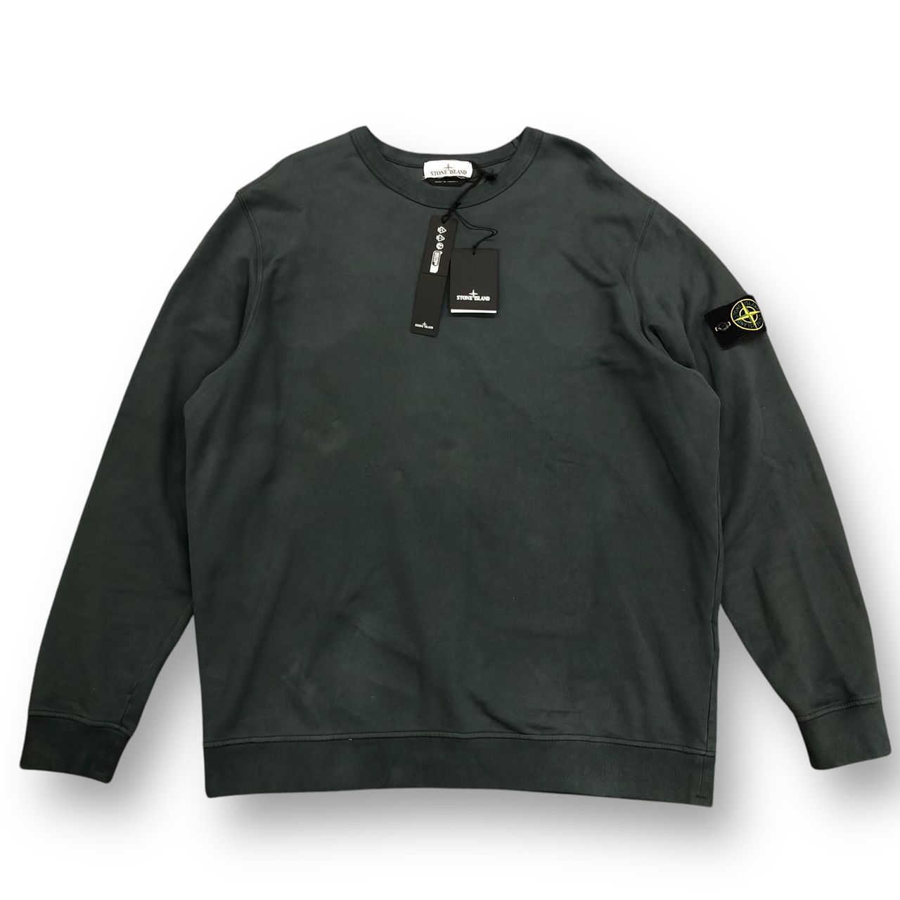 TO   国内正規 参考上代61600円 STON ISLAND コンパスバッジ スウェットシャツ クルーネック トレーナー ストーンアイランド 791562420V0062 チャコール XXL 87827A7