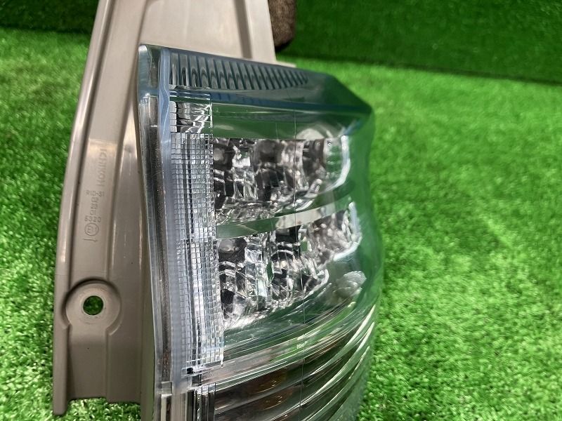 エスティマ AHR20W テールランプ テールライト テールレンズ