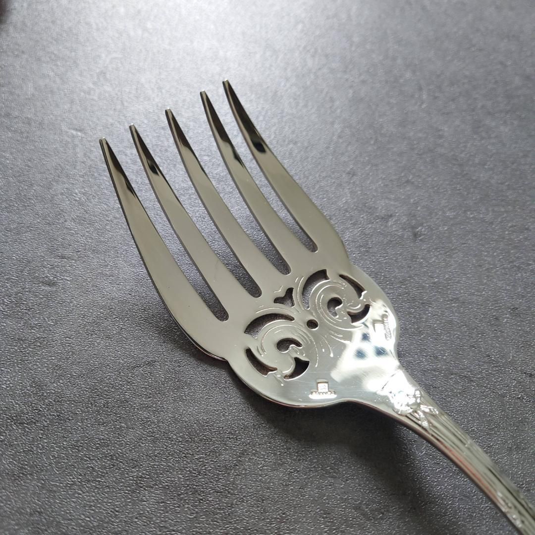 フィッシュサービングフォーク