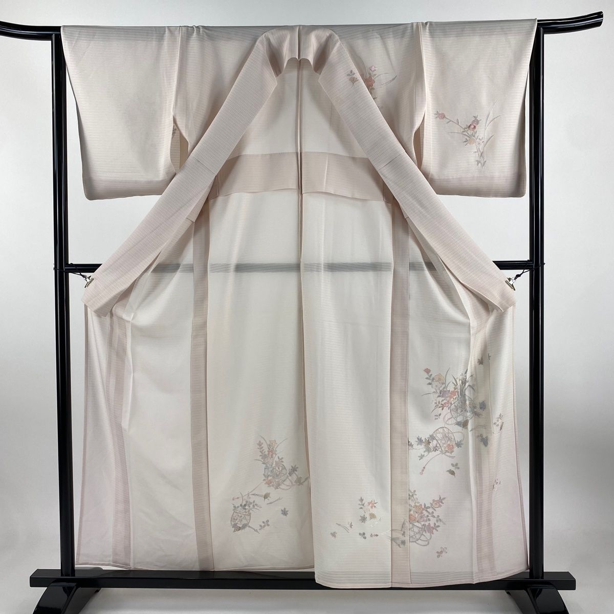 付下げ 身丈159cm 裄丈63cm 薄物 絽 草花 クリーム 正絹 美品 付下げ 身丈159cm 裄丈63cm 薄物 絽 草花 クリーム 正絹 美品
