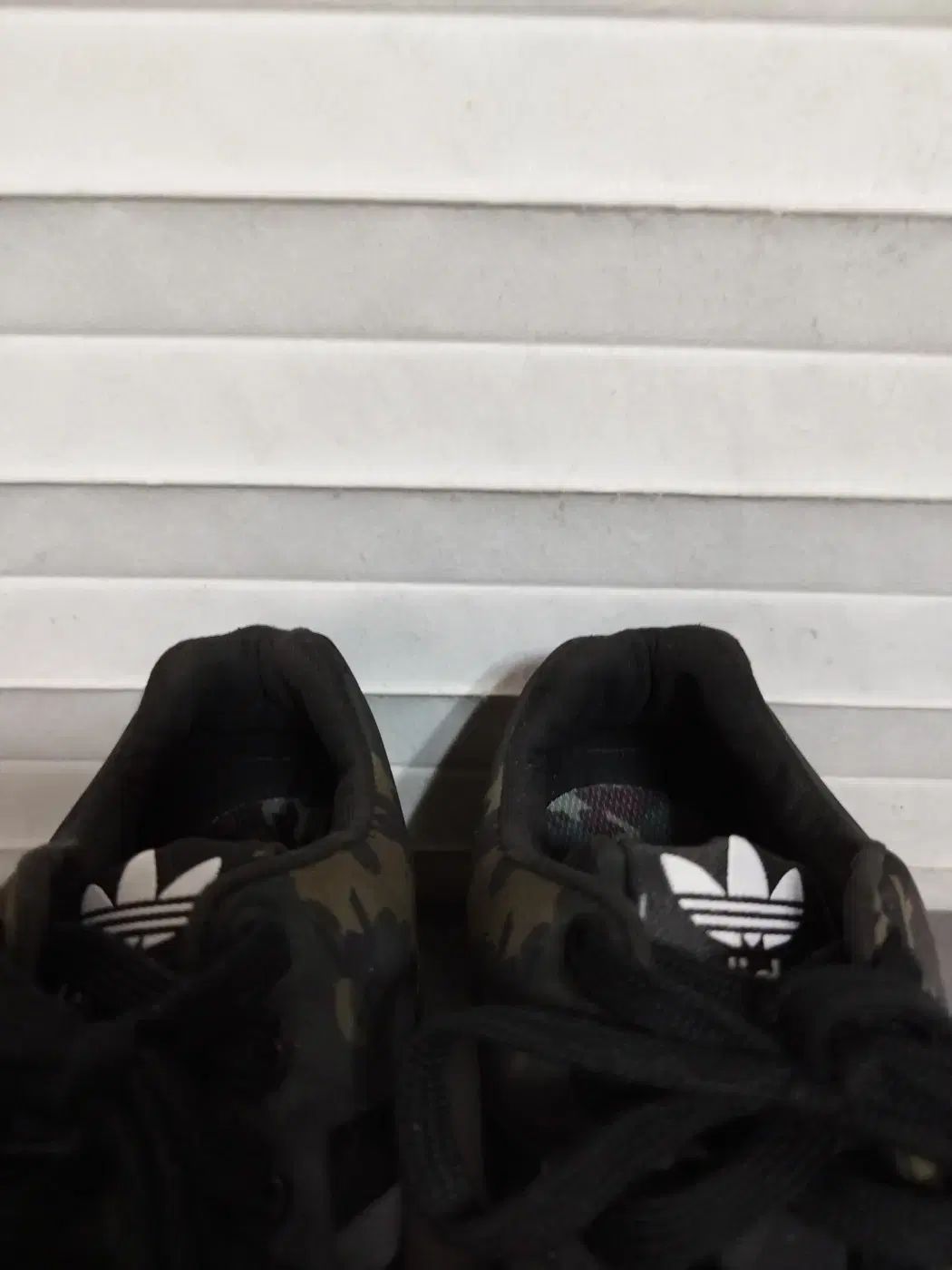 再入荷のおすすめ最新情報 235mm adidas(アディダス) フラックス zx インディペンデント x 靴