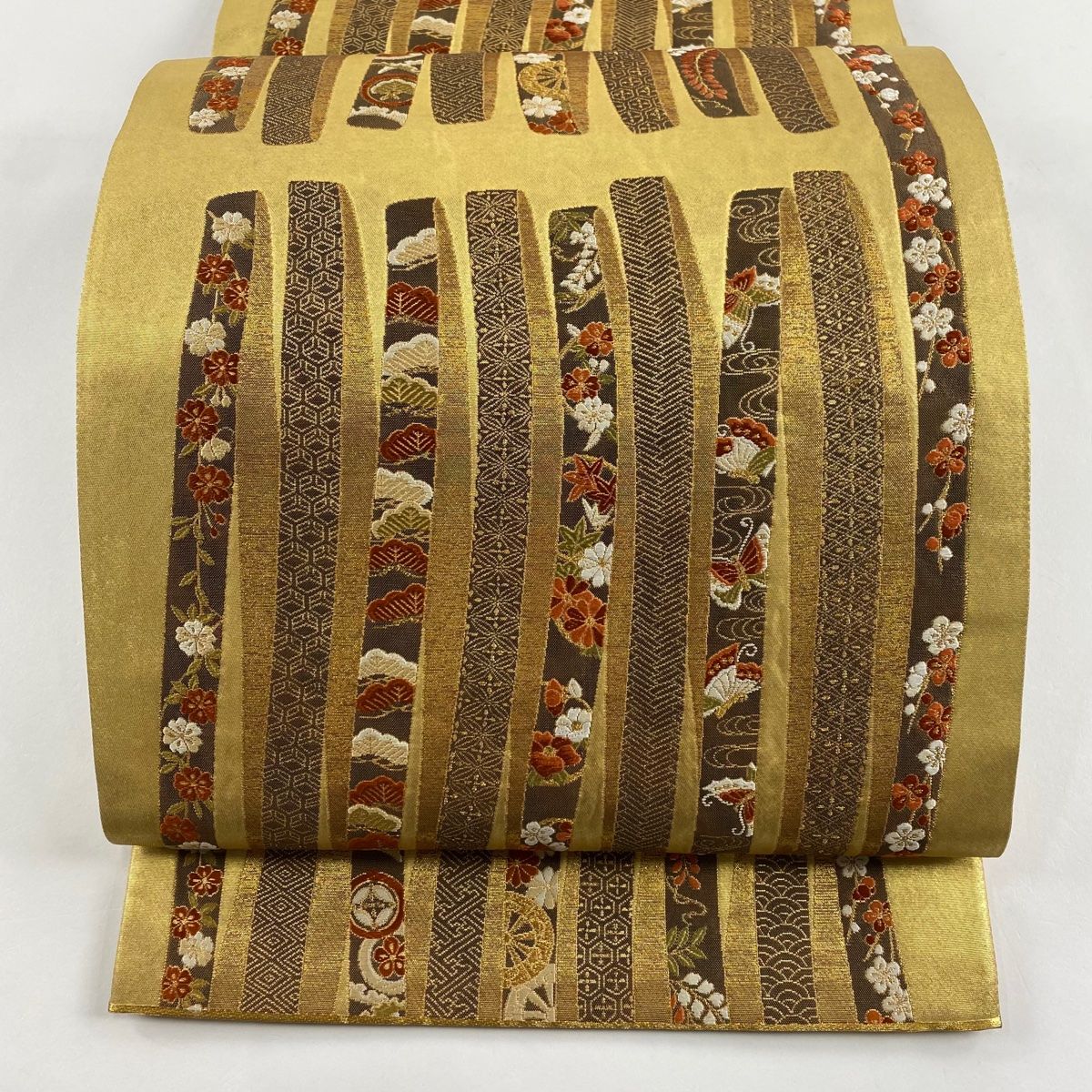 袋帯 美品 秀品 聚廻螺旋文 箔 金糸 金色 六通 正絹 【中古