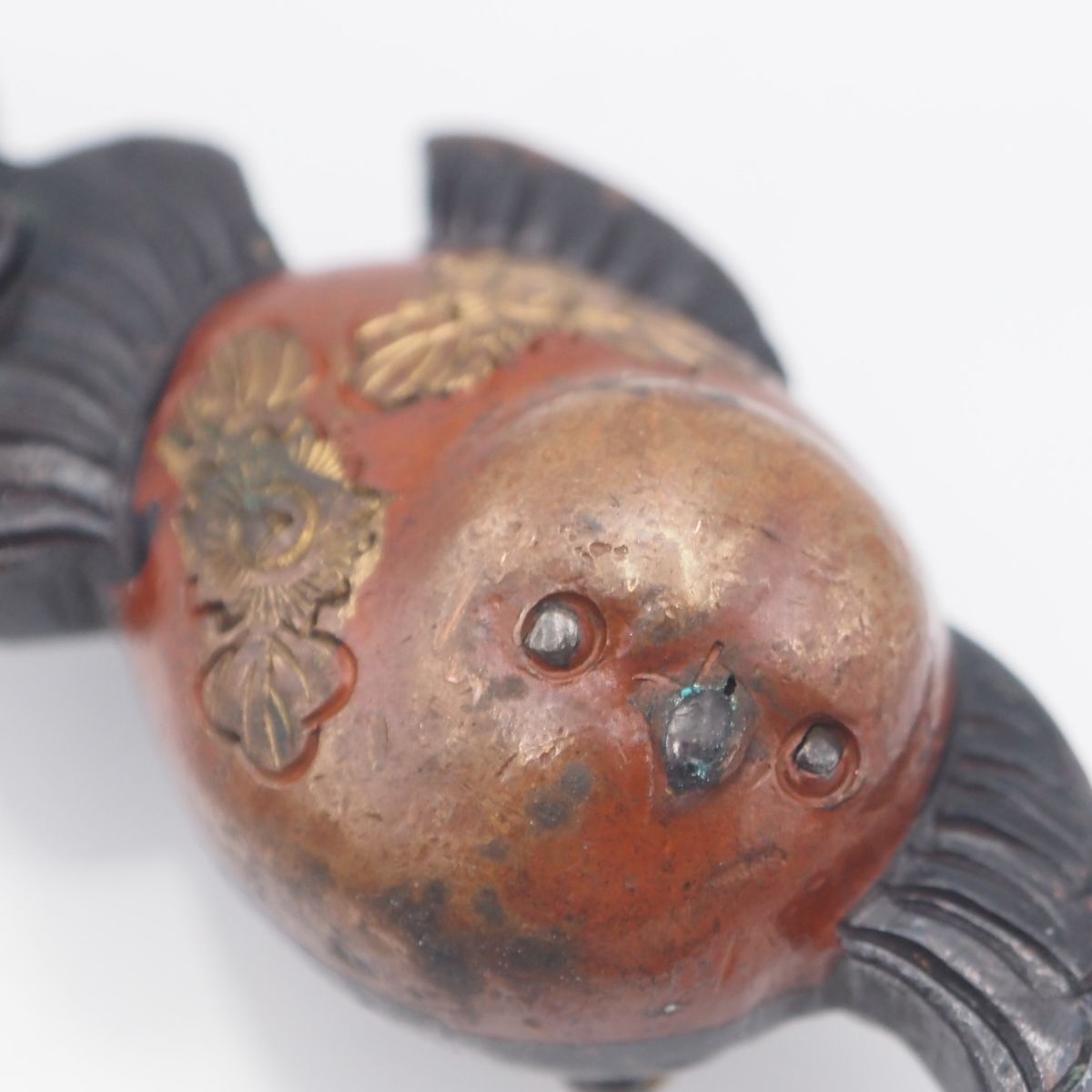 C054 アンティーク 彫金 帯留め 鳥 花彫刻 デザイン 和装小物