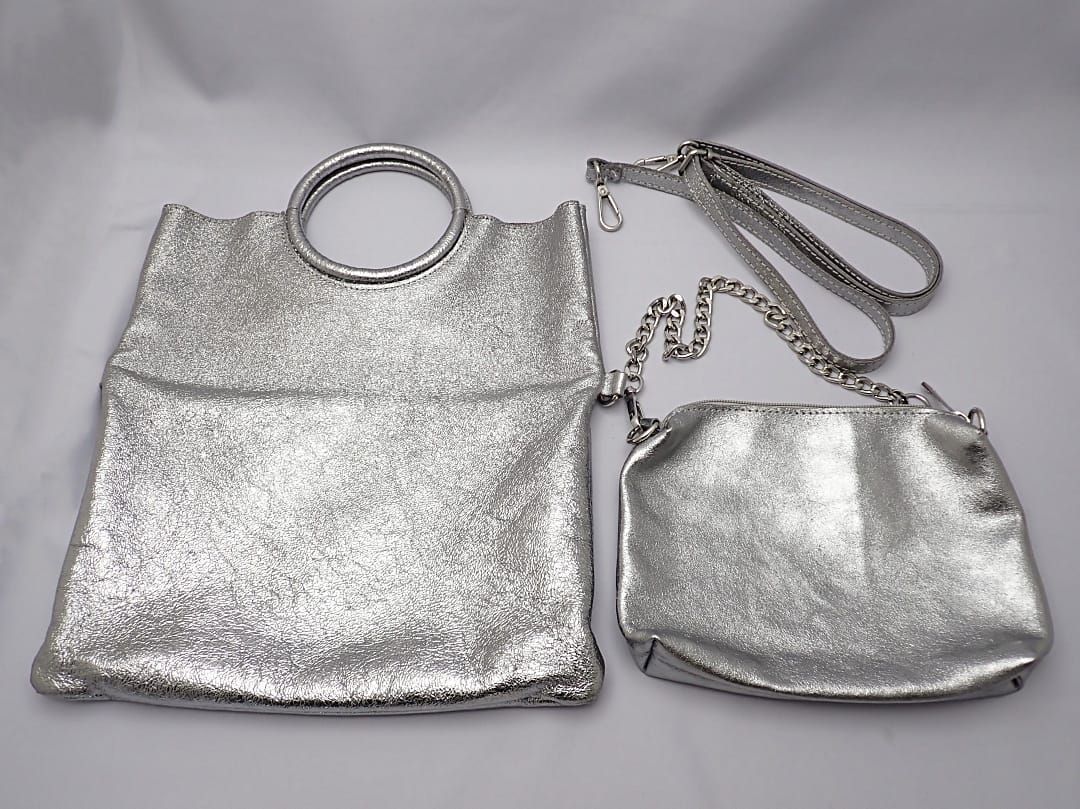 LAURA DI MAGGIO ローラディマッジオ ２WAY ショルダーバッグ チェーンストラップポーチ付き シルバーメタリック 中古B 【送料無料】 A-8870【質屋出品】 LAURA DI MAGGIO ローラディマッジオ 2WAY ショルダーバッグ チェーン