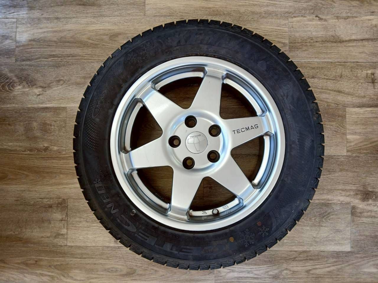 TECMAG ホイール ×スタッドレスタイヤセット 225 55 R16 アウディ等へ