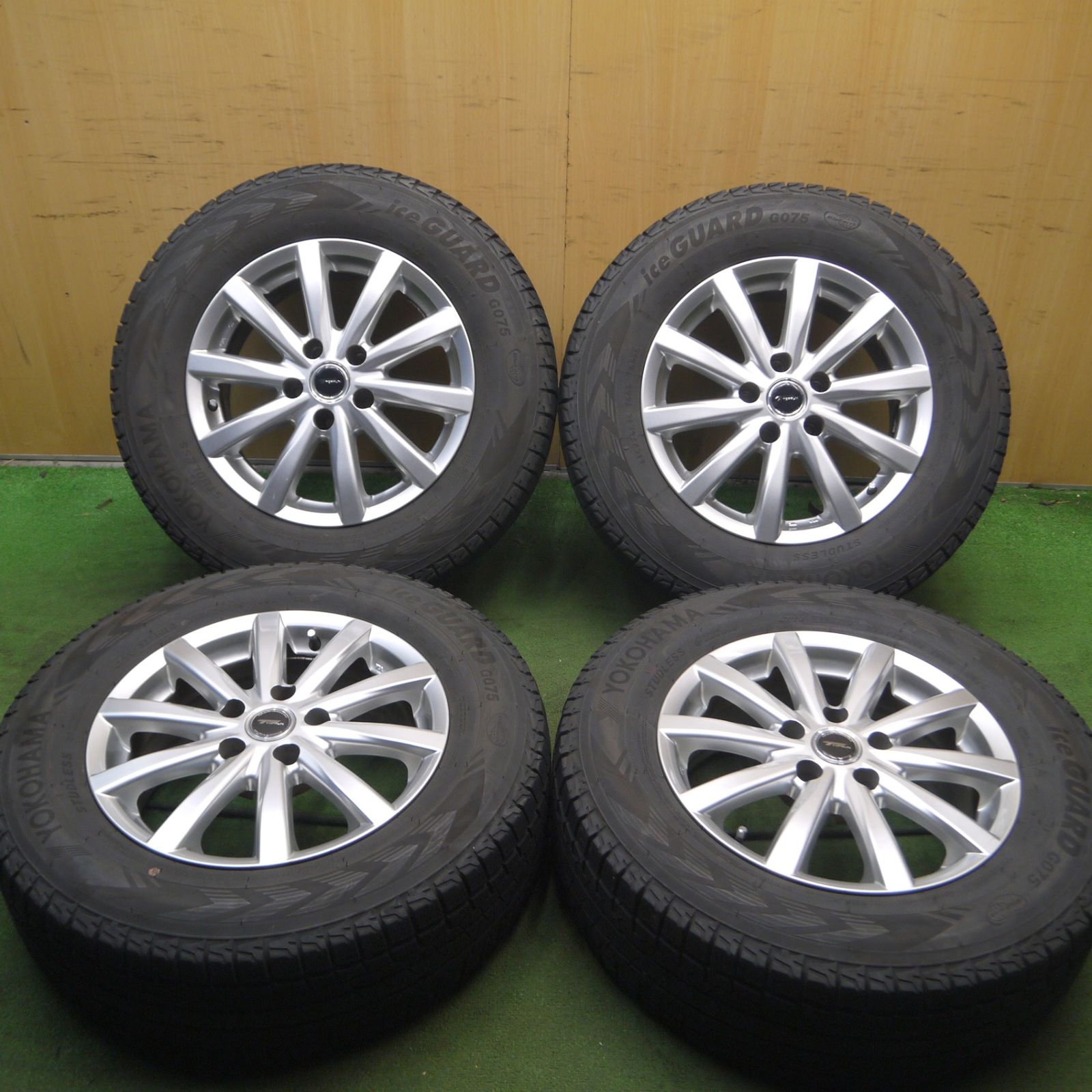 送料無料* 4本価格☆スタッドレス 215/70R16 ヨコハマ アイスガード
