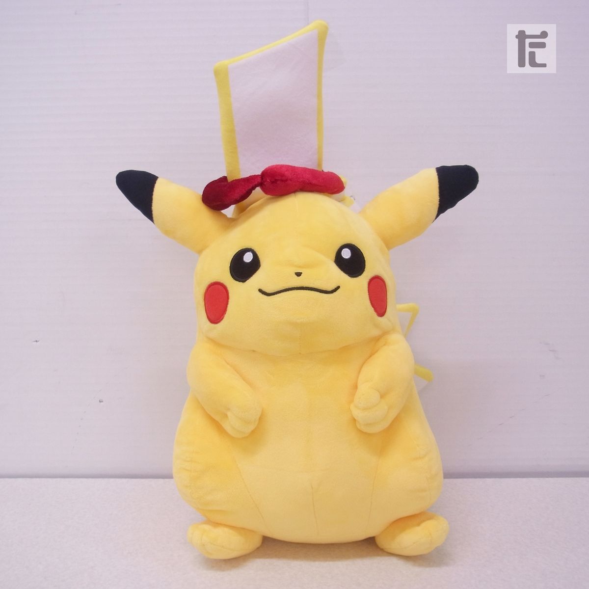 ピカチュウ　キョダイマックス　ぬいぐるみ　ポケモンセンター Amazon.co.jp: 【受注生産】超キョダイぬいぐるみ ピカチュウ