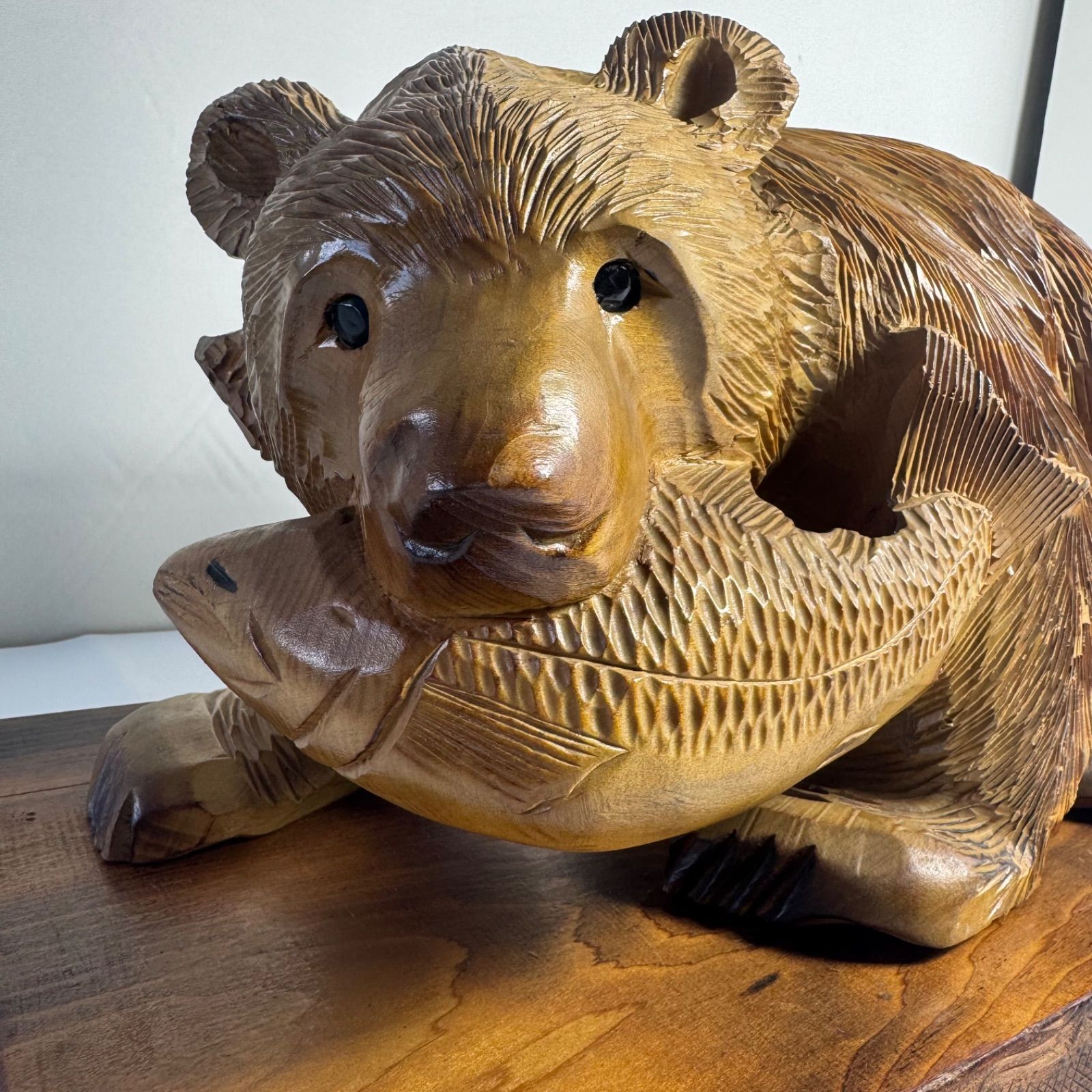 北海道 木彫り熊 鮭をくわえた熊】伝統工芸 民芸品 置物 天然木 彫刻