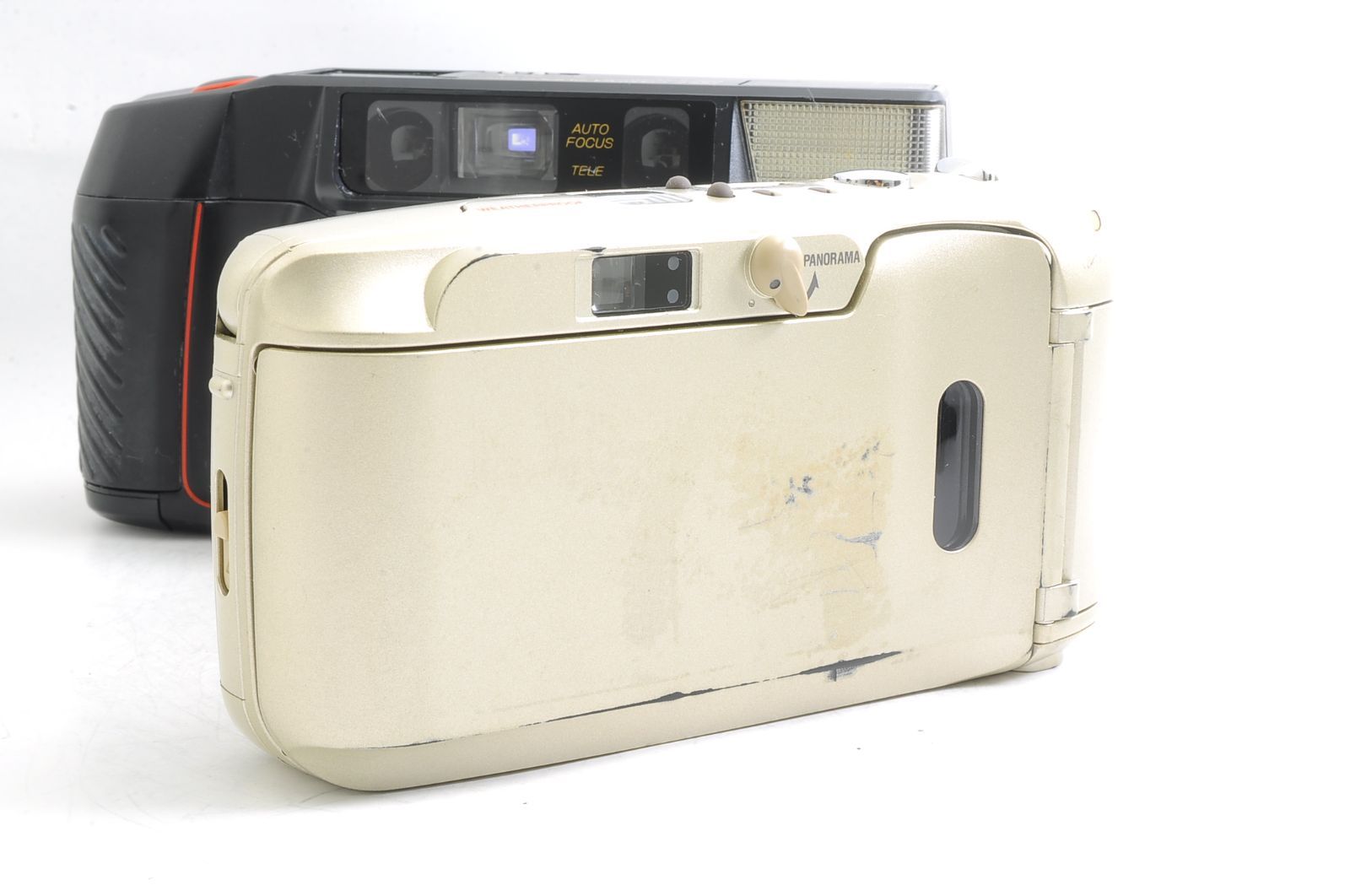 と FUJIFILM