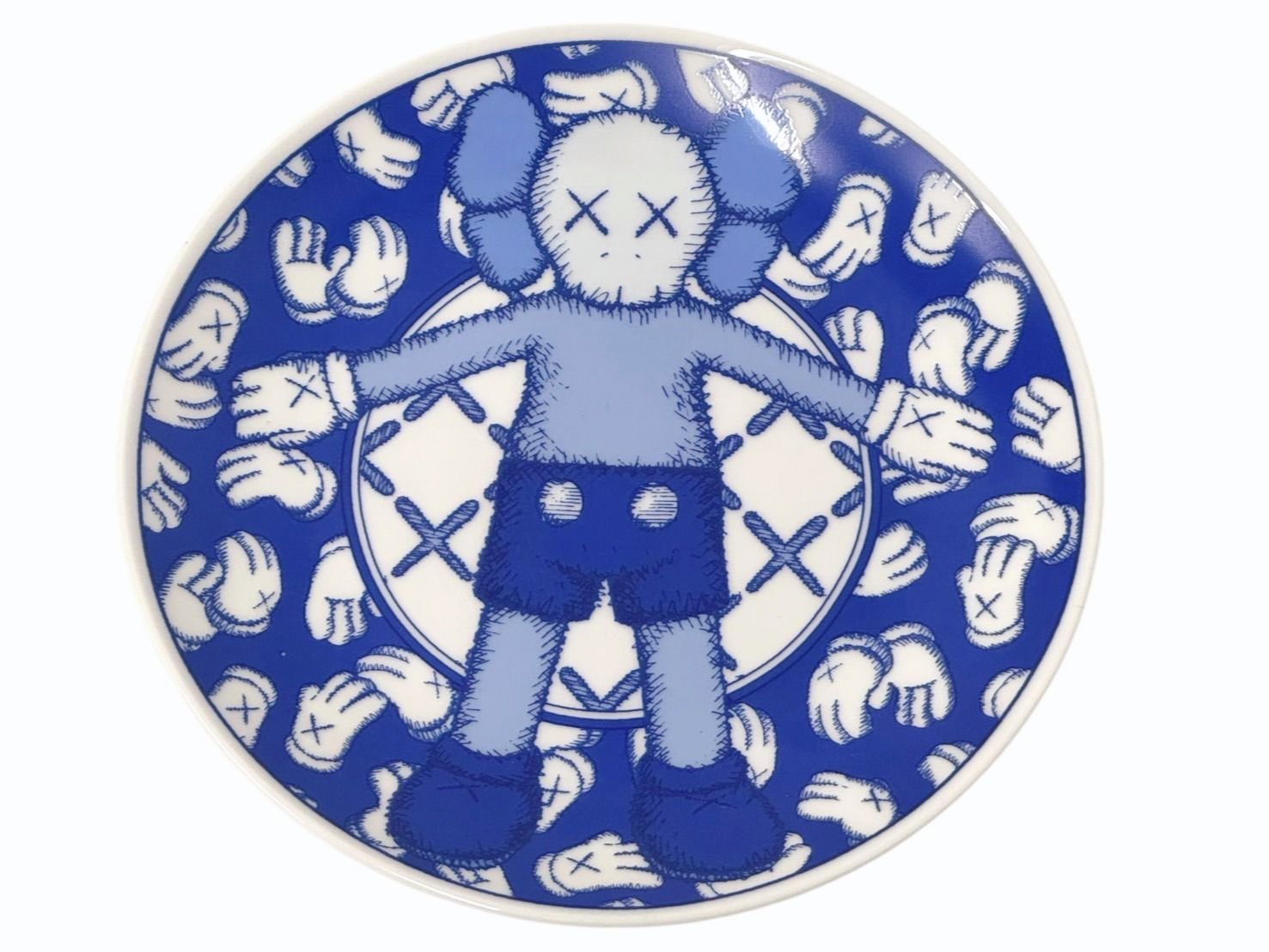 新品未使用 KWAS カウズ KAWS HOLIDAY TAIPEI カウズホリデイ 台北 4枚セット 総柄 皿 ブルー ホワイト 中古 4b005113 新品未使用 KWAS カウズ KAWS HOLIDAY TAIPEI カウズホリデイ 台北 4枚