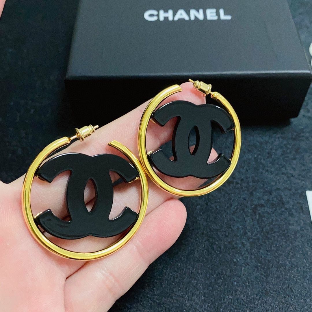 可愛い CHANEL シャネル 黒フープピアス