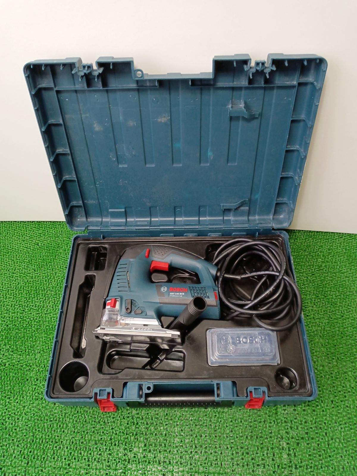 即購入OK!】☆中古品☆ボッシュ 電子スーパージグソーGST140BCE 即購入OK!】☆中古品☆ボッシュ 電子スーパージグソーGST140BCE