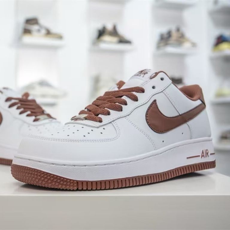 NIKE AIR FORCE 1 07 LOW WHITE/PECAN ナイキ エアフォース1 07 ロー ホワイト/ピーカン DH7561-100  - メルカリ