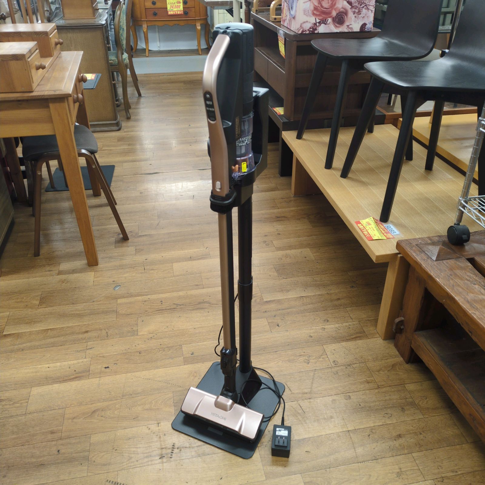 J221 ☆比較的キレイ☆充電式スティック掃除機☆HITACHI☆PV