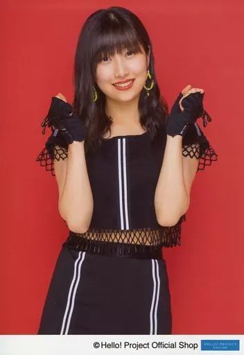 中古】生写真(ハロプロ) モーニング娘。'20/佐藤優樹/膝上・背景赤