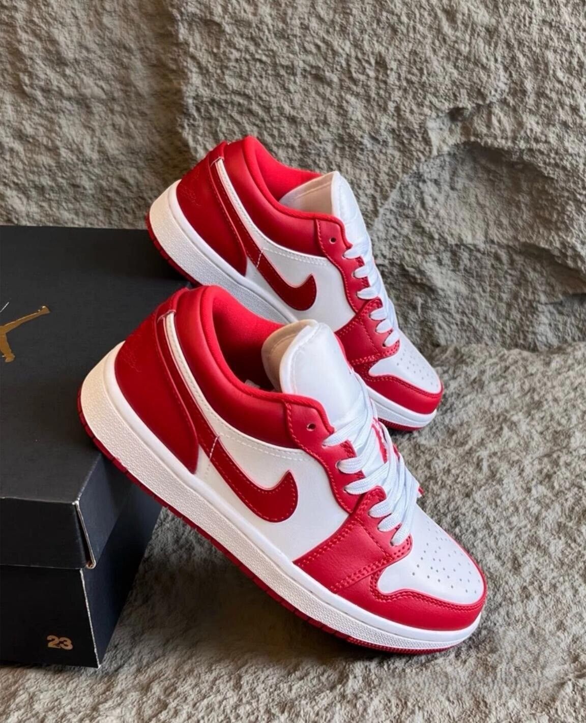 ♪　 NIKE W AIR JORDAN 1 LOW スニーカー　ジョーダン NIKE AIR JORDAN 1 LOW GYM RED-WHITE - エア ジョーダン 1 ロー