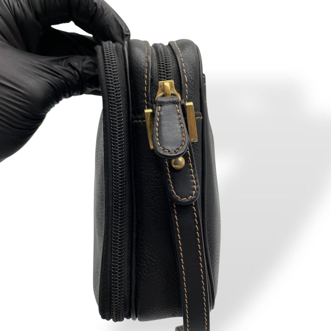 dunhill クラッチバッグ ロゴ金具 ゴールド金具 レザー ブラック 美品 Dunhill ゴールド金具 レザー クラッチバッグ ブラック
