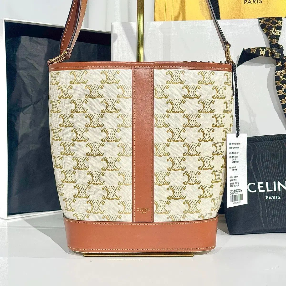 ほぼ 付属品完備 Celine セリーヌ ホワイト トリオンフ スモール バケットバッグ