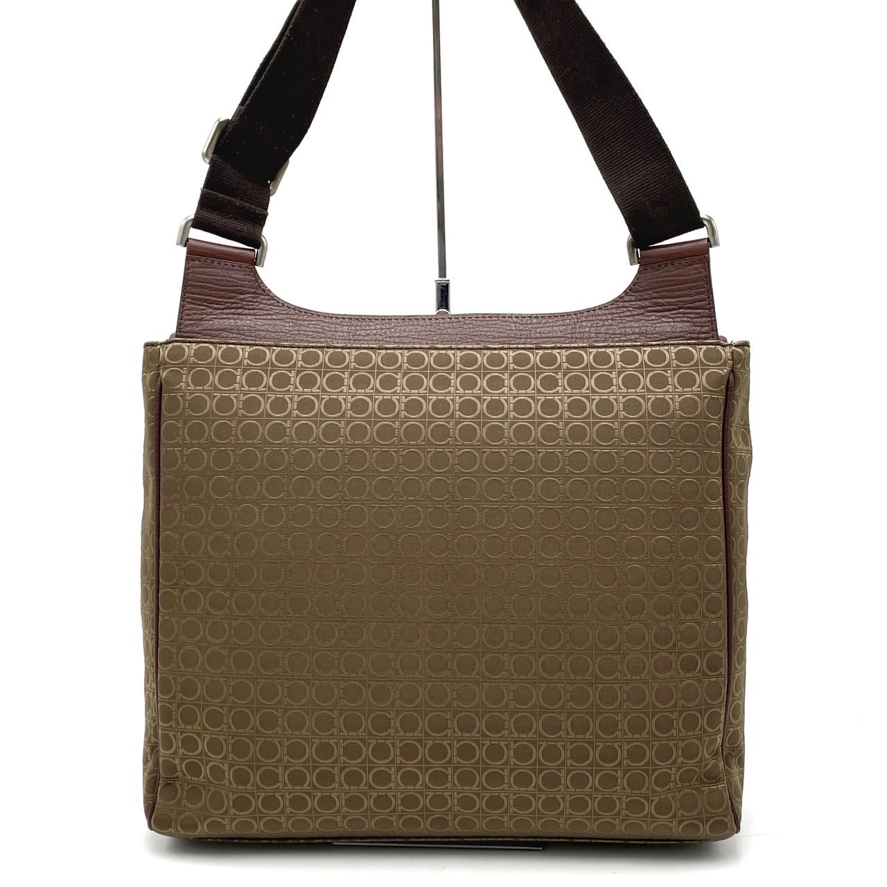 R*★様 美品 Ferragamo フェラガモ 　ワンショルダーバッグ ブラウン FERRAGAMOフェラガモ フラップショルダーバッグ(ブラウン)美品！