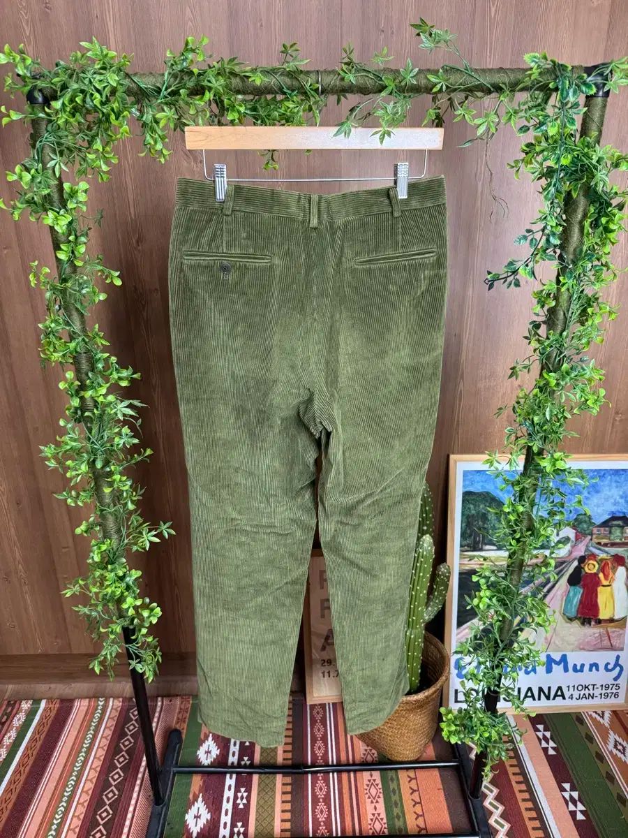 日本 ビームス カーキ色 コーデュロイ テーパード Classic パンツ 31 32