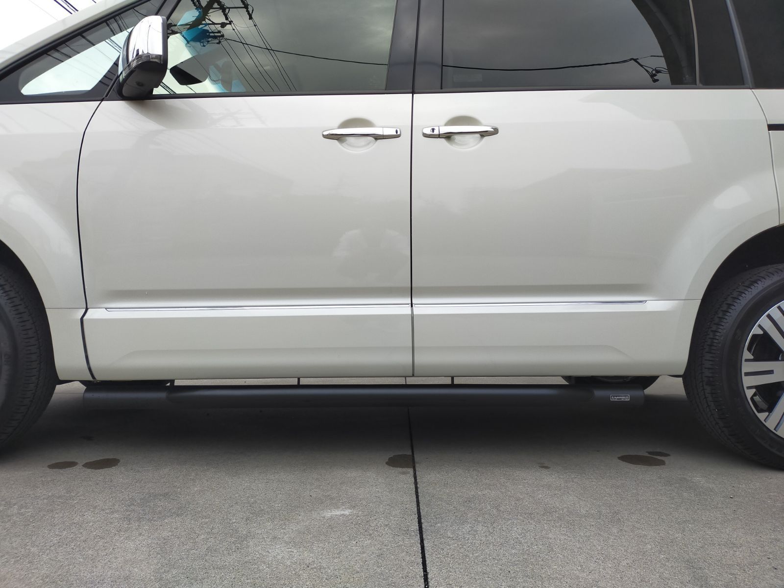 三菱 デリカ D5 新型 旧型 オフロード サイドステップ ブラック