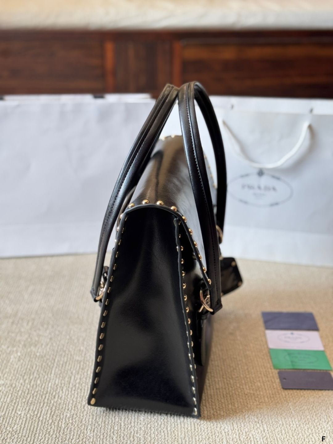 レトロなPRADAショルダーバッグ PRADA プラダ ハンドバッグ ワンショルダー MV515 ホーボー ミニ