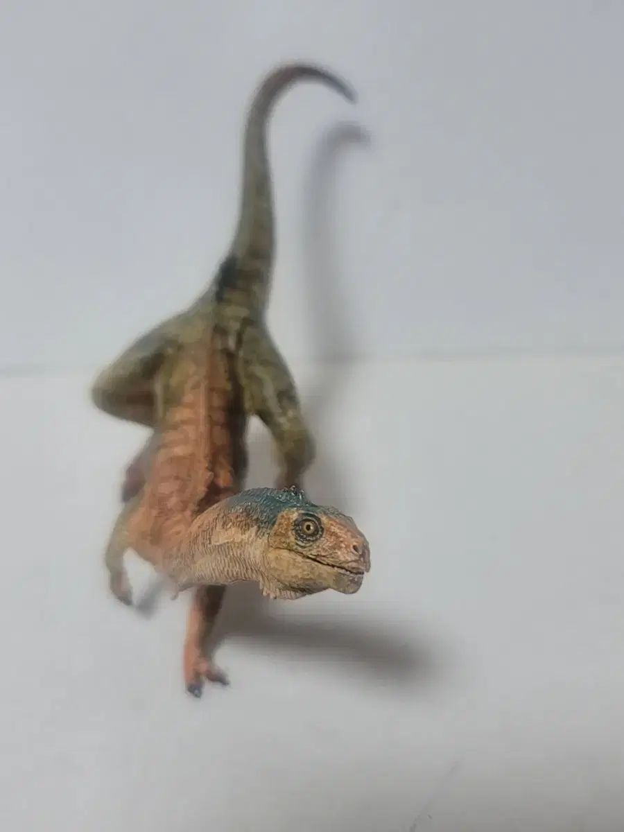 パポ 恐竜フィギュア チレサウルス 動物 生き物 - メルカリ