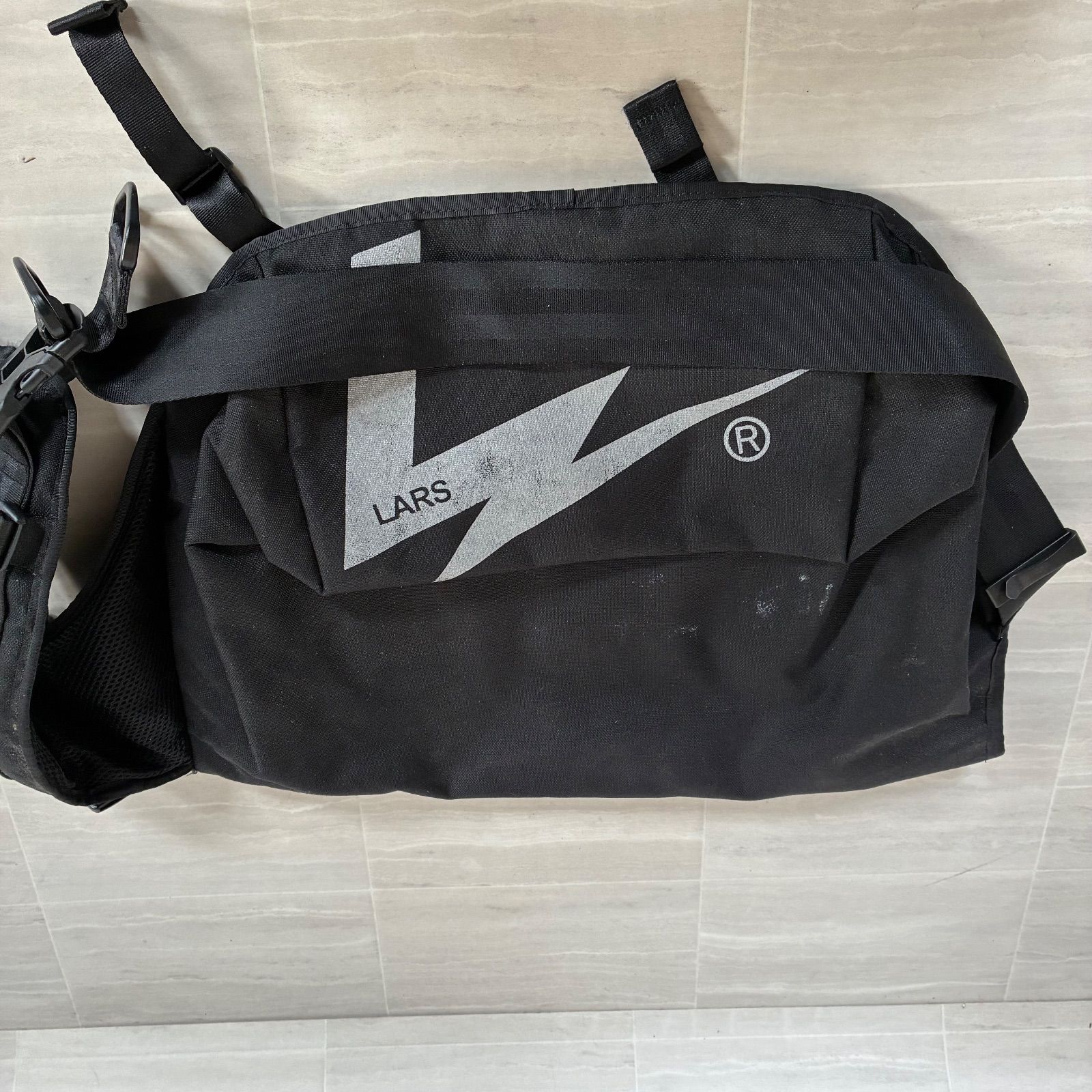 LARS ラーズ　メッセンジャーバッグ　ブラック LARS メッセンジャーバッグ ブラック ラーズ 鞄 ショルダー 肩掛け