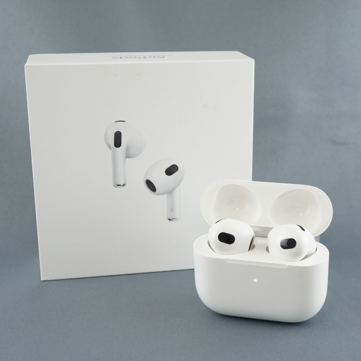 Apple AirPods 第三世代 MagSafe充電ケース付 USED超美品 ワイヤレスイヤホン 耐汗 耐水 MME73J/A 完動品 V0599