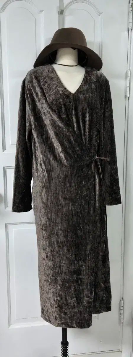 ロンドンリーライダー リー リスントゥミ ツアーベルベット ONE PIECE