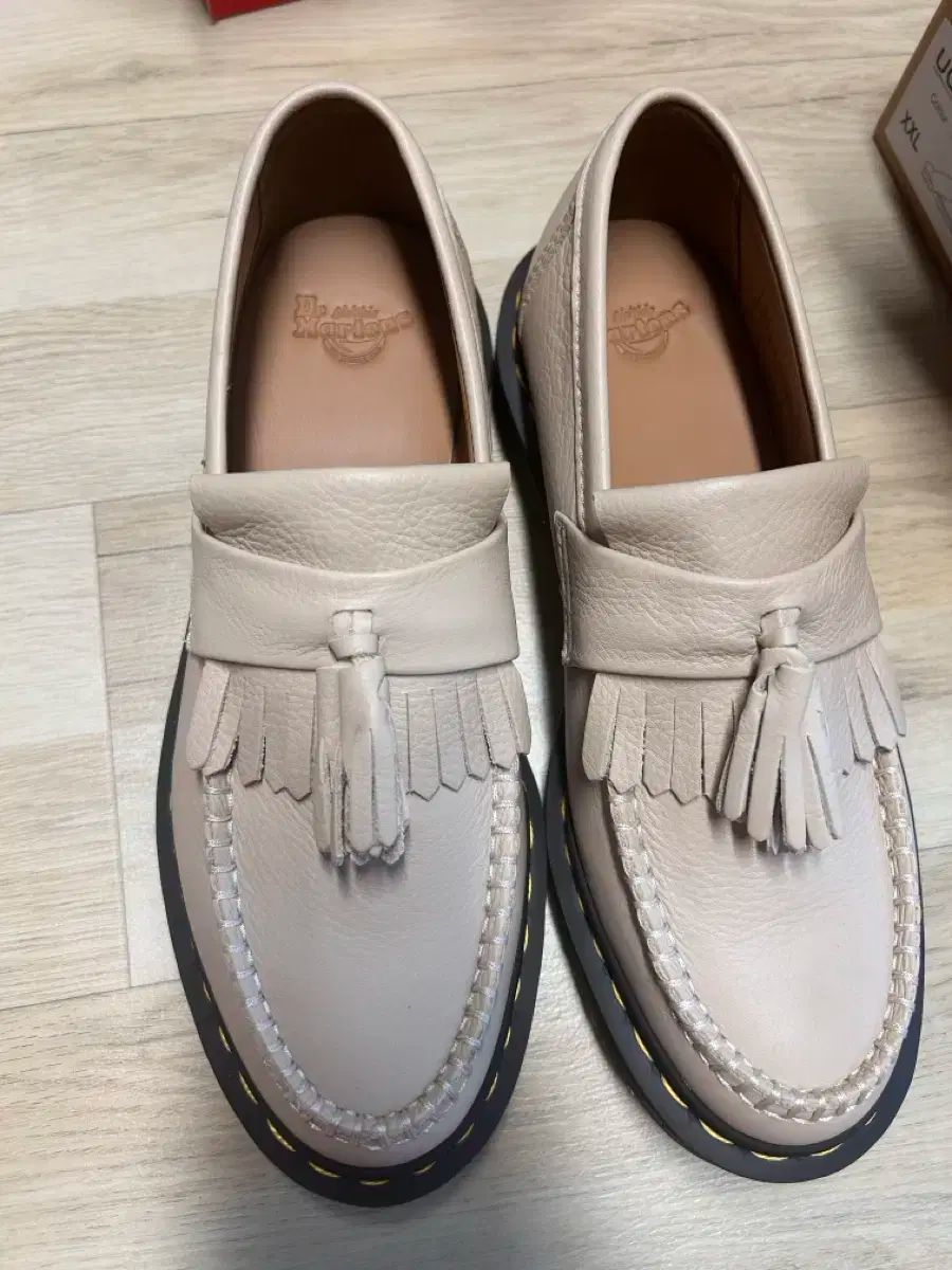 DR. MARTENS ドクターマーチン エイドリアン ベージュ 250 39 サイズ