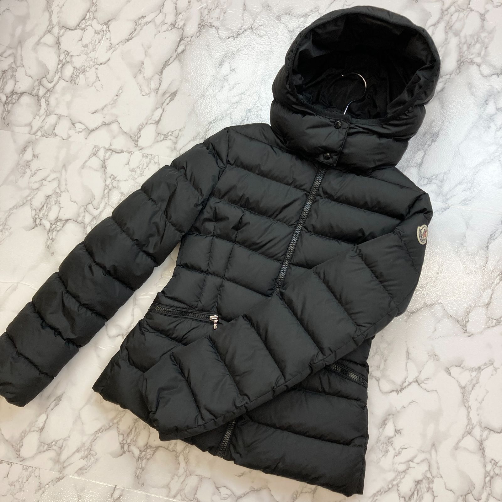 ✨美品✨ MONCLER モンクレール SABY サビー ダウン ブラック 14A 164cm フード ワッペン レディース キッズ  PAWNSHOPRiZ パウンショップリズ - メルカリ