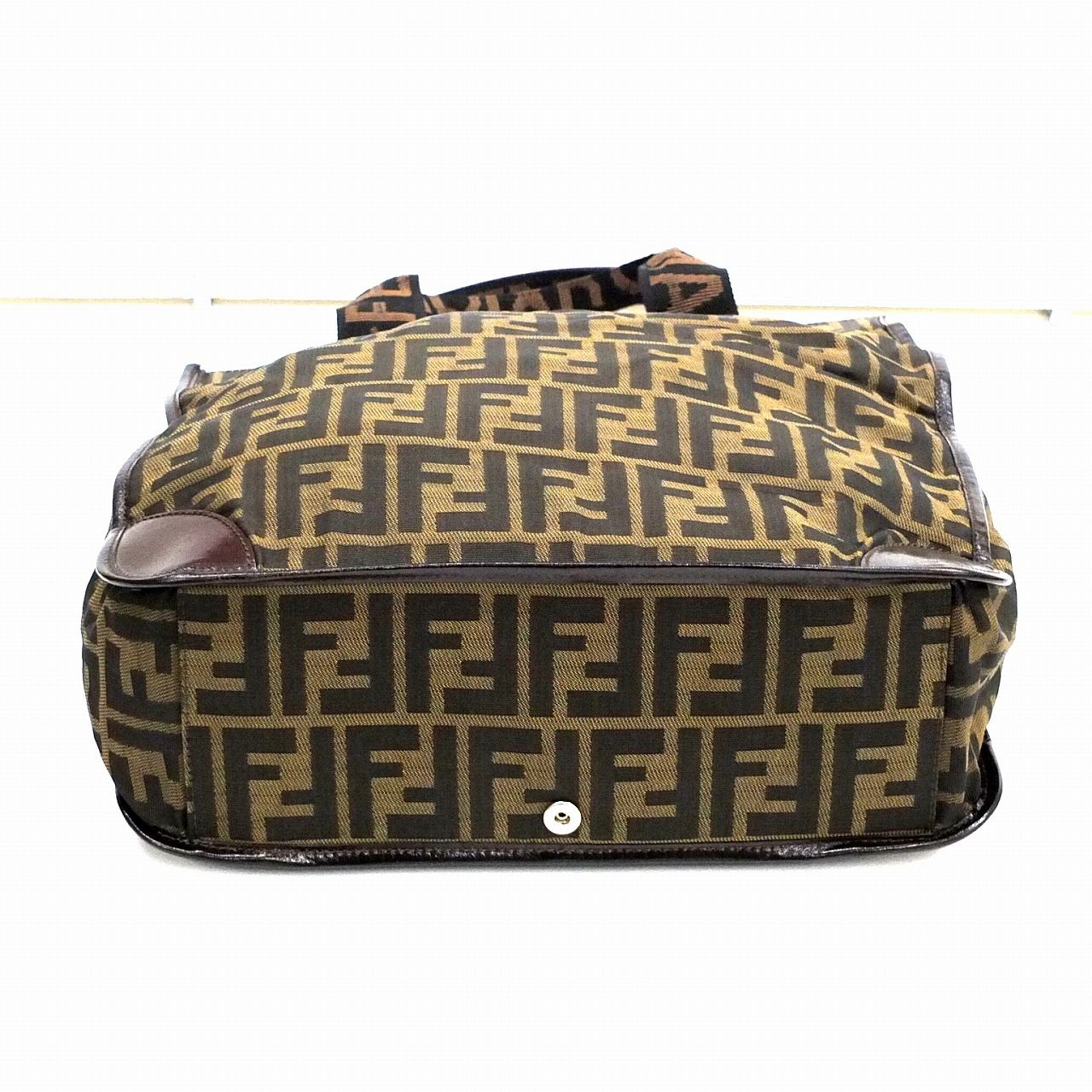FENDI フェンディ ポーチ 折り畳み 軽い ナイロン 革 ズッカ柄 人気‼️ 2025年最新】フェンディズッカの人気アイテム - メルカリ
