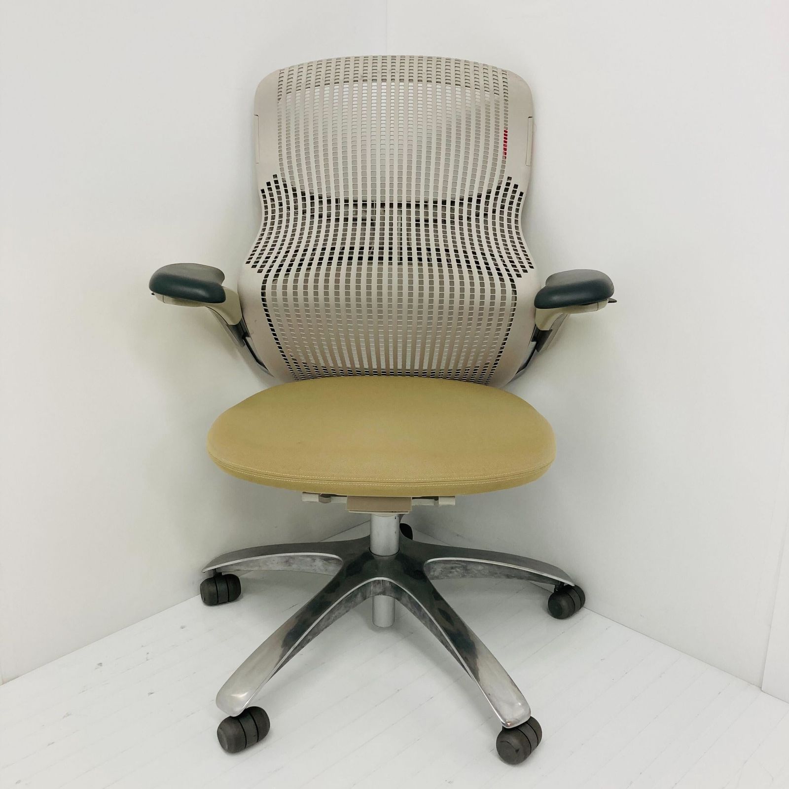 可動肘 ベージュ系