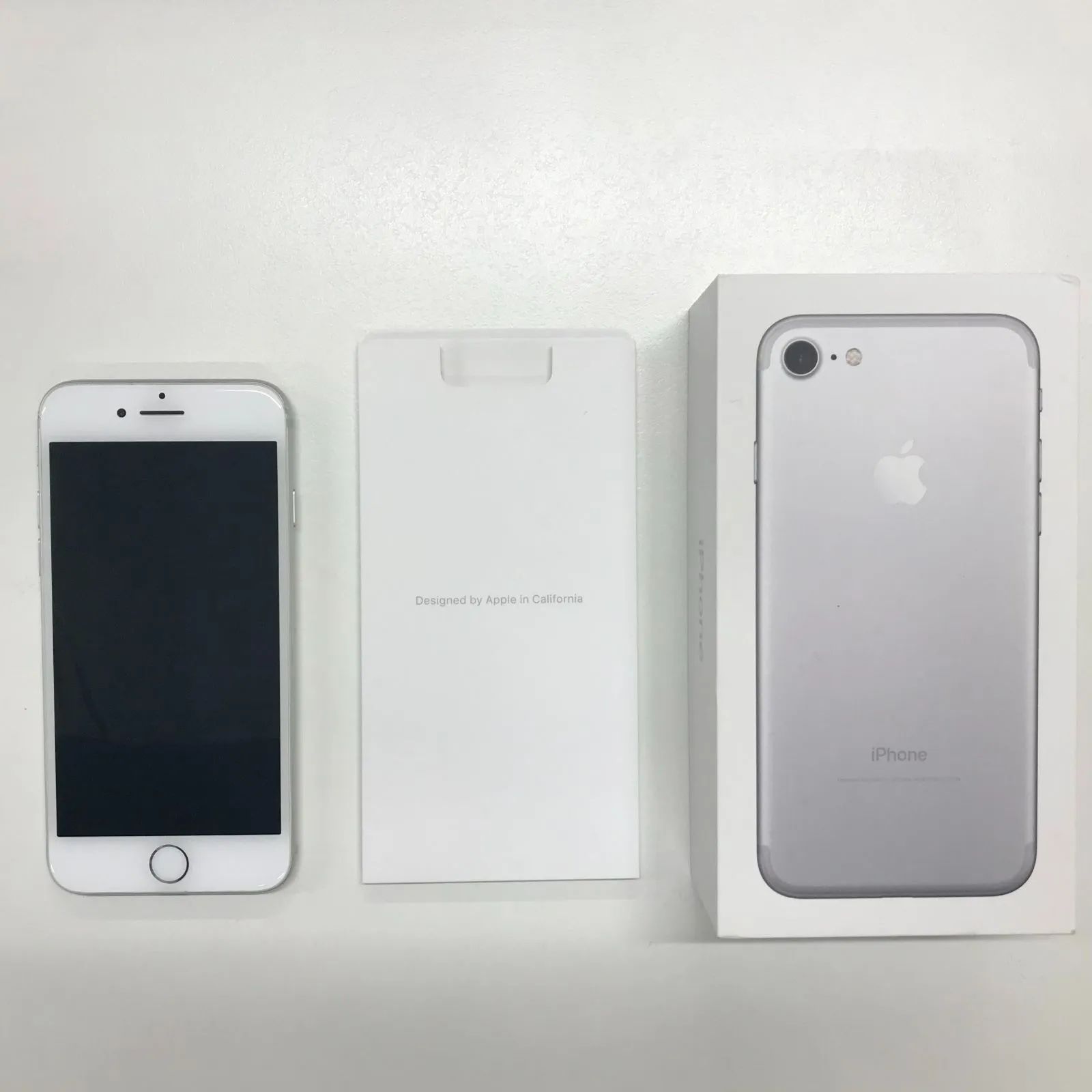 iPhone 7 Silver 32 GB docomo - 携帯電話