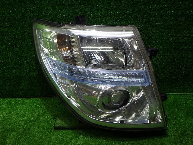 エルグランド 右ヘッドライト キセノン E51 NE51 後期 100-24852