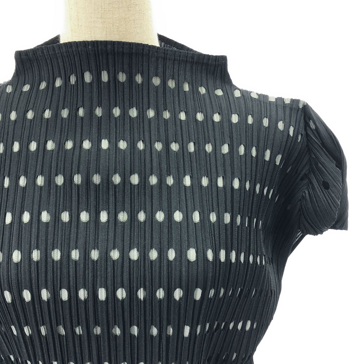 プリーツプリーズ　イッセイミヤケ　総柄　グレー　ブラック PLEATS PLEASE ISSEY MIYAKE / プリーツプリーズイッセイミヤケ