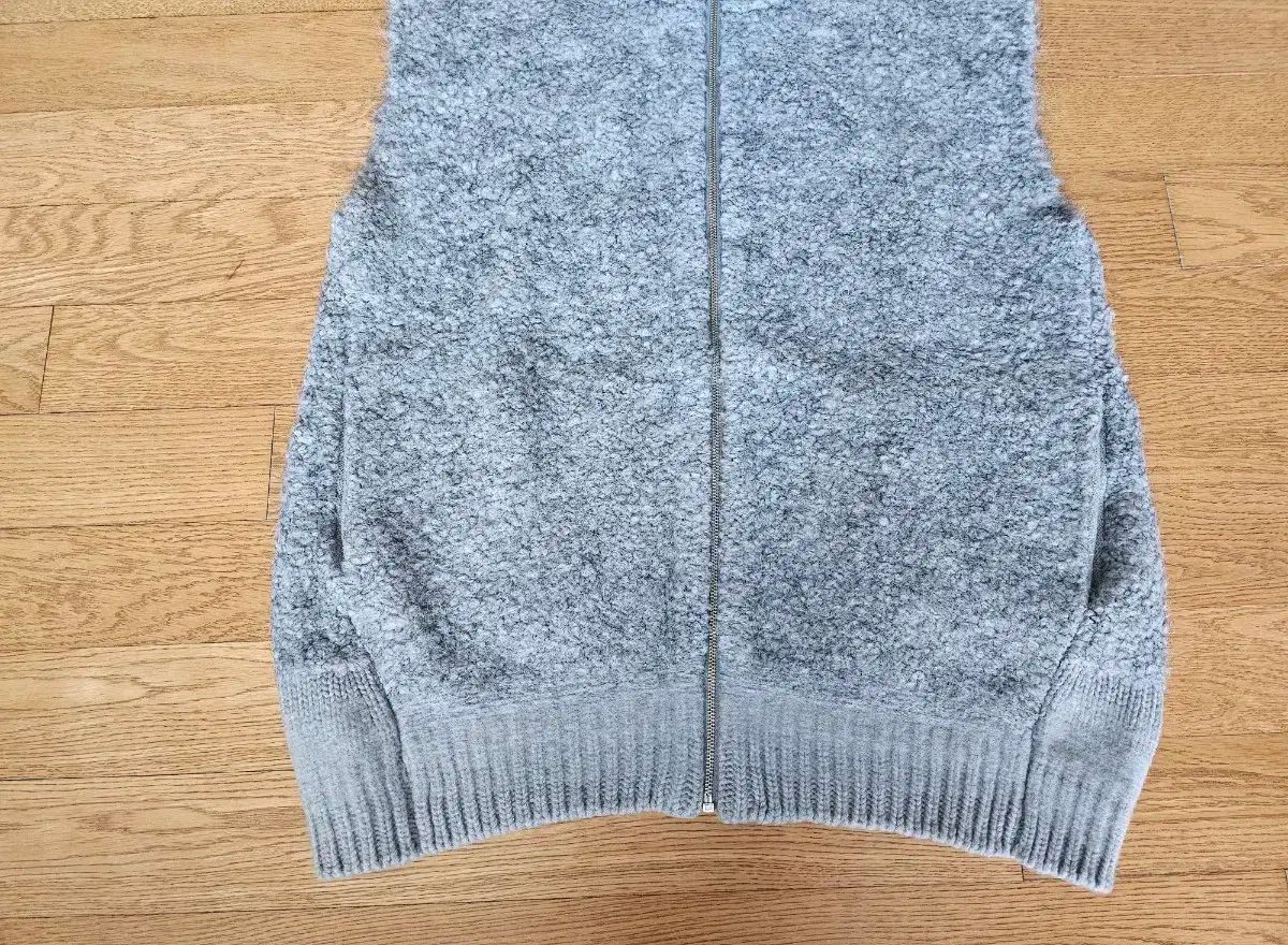フードジップアップ ニットベスト