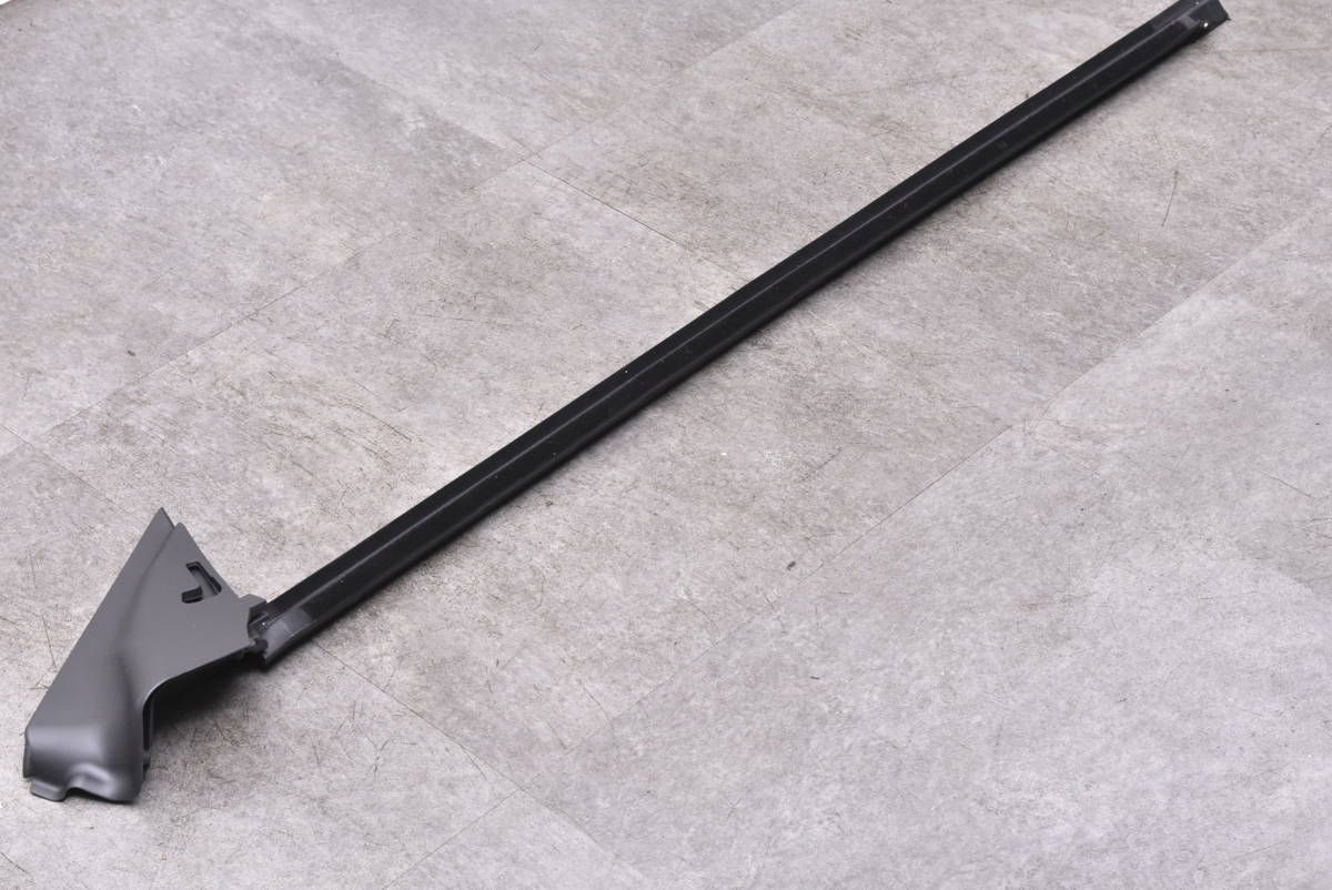 正規品 フェラーリ カリフォルニア30 純正 ウィンドウモール アウター ガスケット 右側 品番 69846800 Ferrari California 可